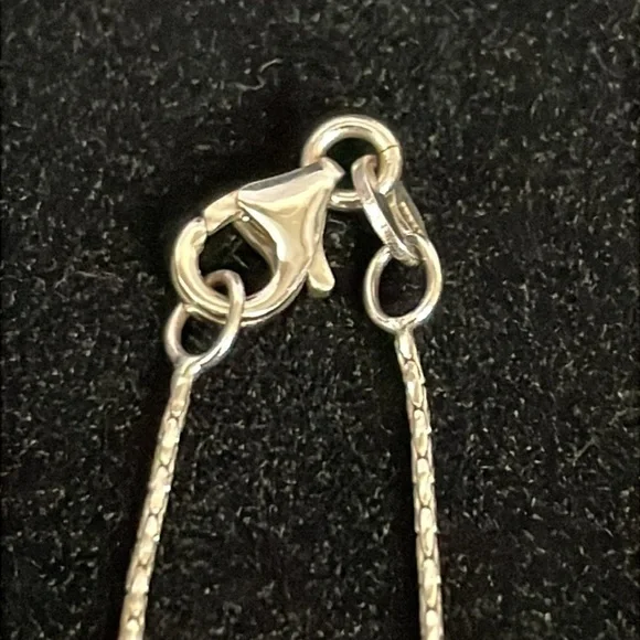 18k Italian white gold necklace.​